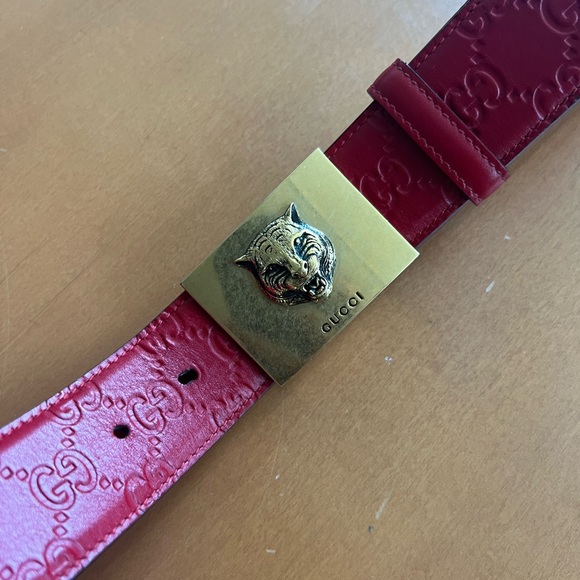Gucci - logo imprinted red leather belt with gold tiger Buckle - Picture 3 of 7